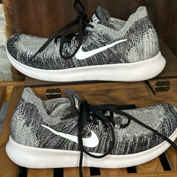 Nike Free Rn Women’s Black white Knit Running Shoes 8 .5 - Picture 7 of 9